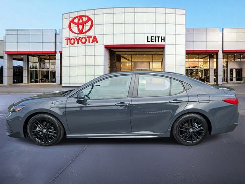 Used 2025 Toyota Camry SE w/ Multimedia Upgrade Package image 8