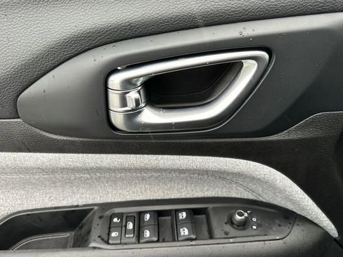 Used 2025 Jeep Compass Latitude w/ Convenience Group image 11