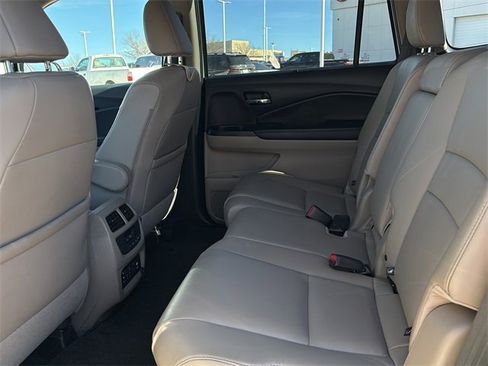 Used 2017 Honda Pilot Touring image 13
