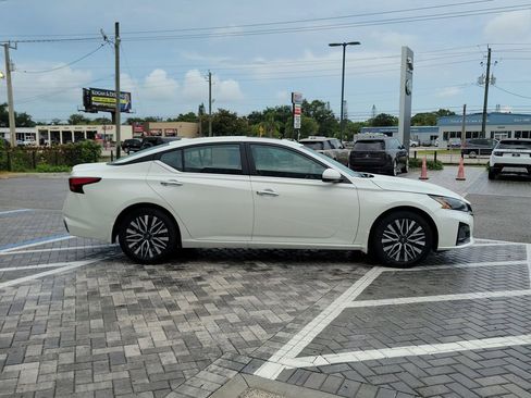 Used 2025 Nissan Altima 2.5 SV w/ SV Premium Package FWD image 6
