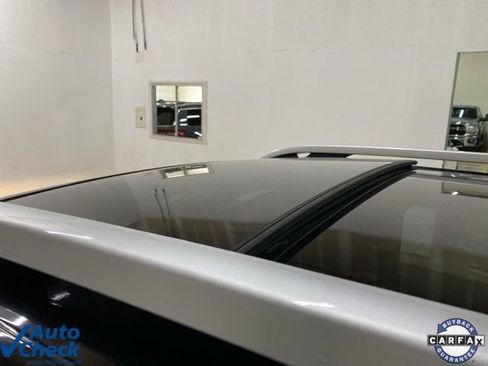 Used 2017 Jeep Cherokee Overland w/ Technology Group image 18