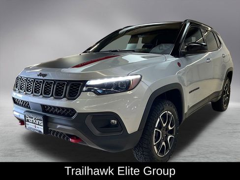 New 2025 Jeep Compass Trailhawk w/ Trailhawk Elite Group image 4