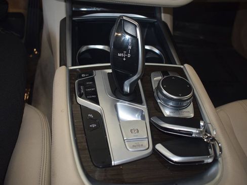 Used 2019 BMW 740i RWD image 29