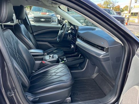 Used 2021 Ford Mustang Mach-E Select image 17