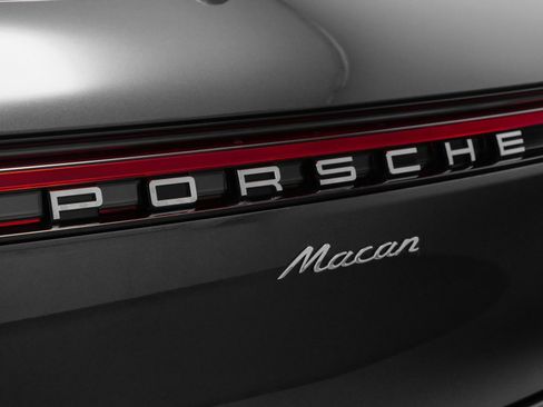 Used 2025 Porsche Macan image 17