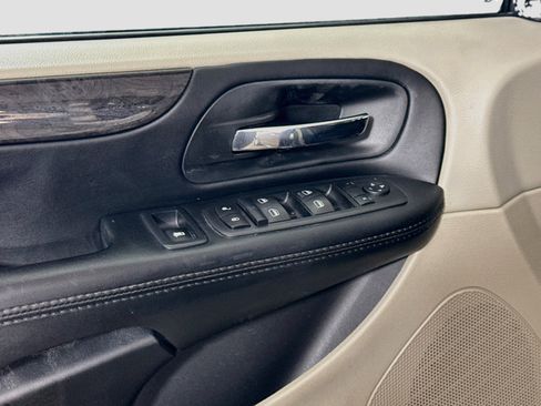 Used 2019 Dodge Grand Caravan SE FWD image 24