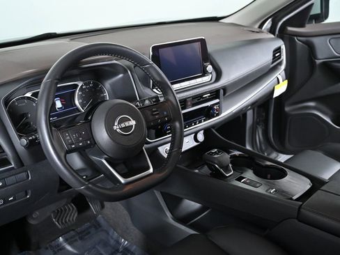 Used 2023 Nissan Rogue SV w/ SV Premium B Package image 11