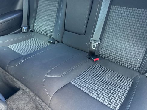 Used 2015 Dodge Challenger SXT image 26