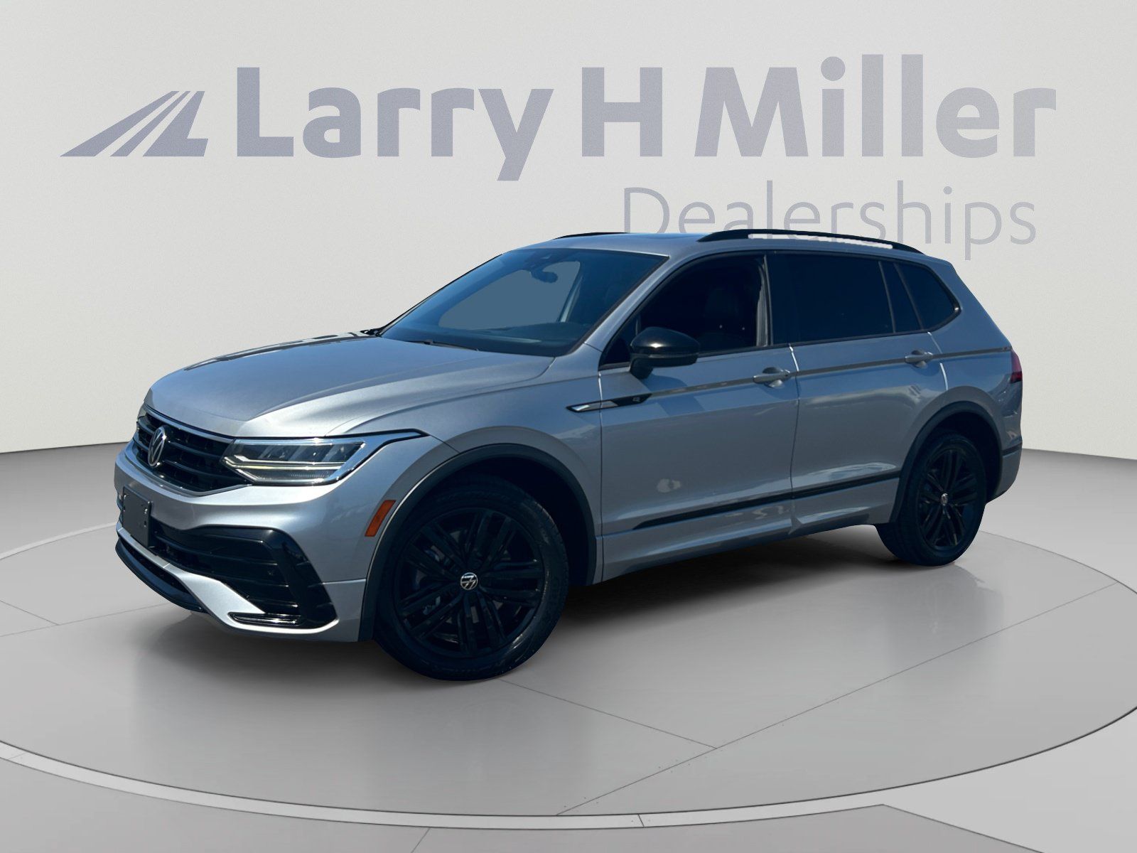 Used 2022 Volkswagen Tiguan SE R-Line FWD image 1