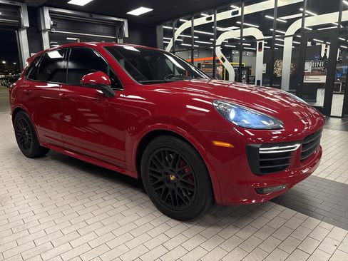 Used 2016 Porsche Cayenne GTS image 2