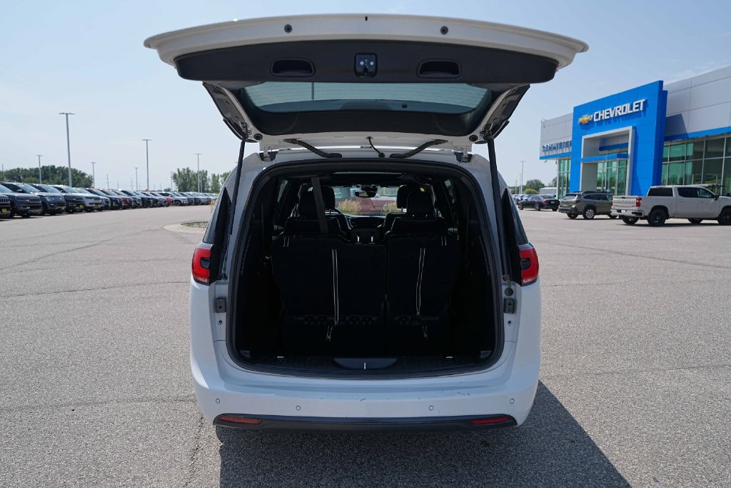 Used 2025 Chrysler Pacifica Limited FWD image 15
