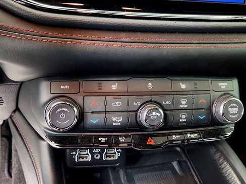 Used 2022 Dodge Durango R/T w/ Blacktop Package image 17