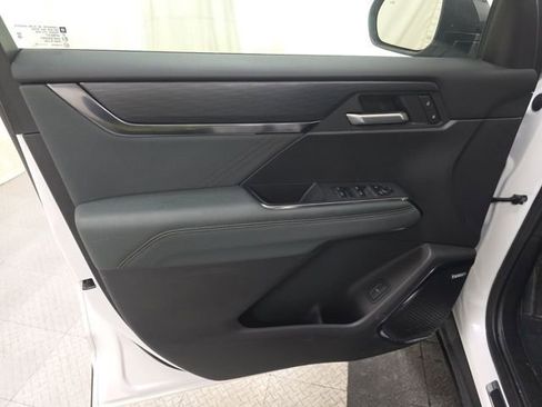 Used 2025 GMC Acadia AT4 image 8