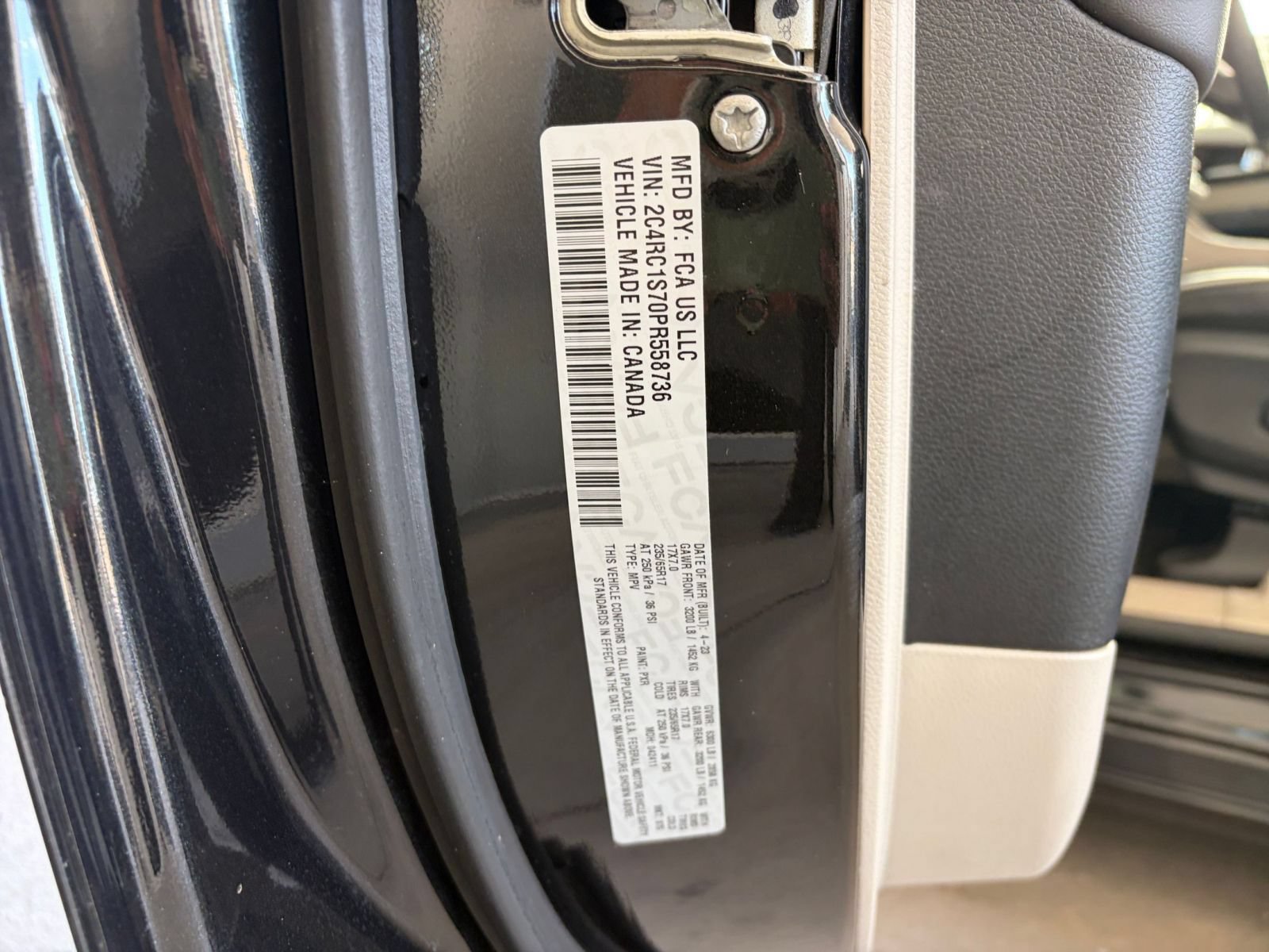 Used 2023 Chrysler Pacifica Limited FWD image 32