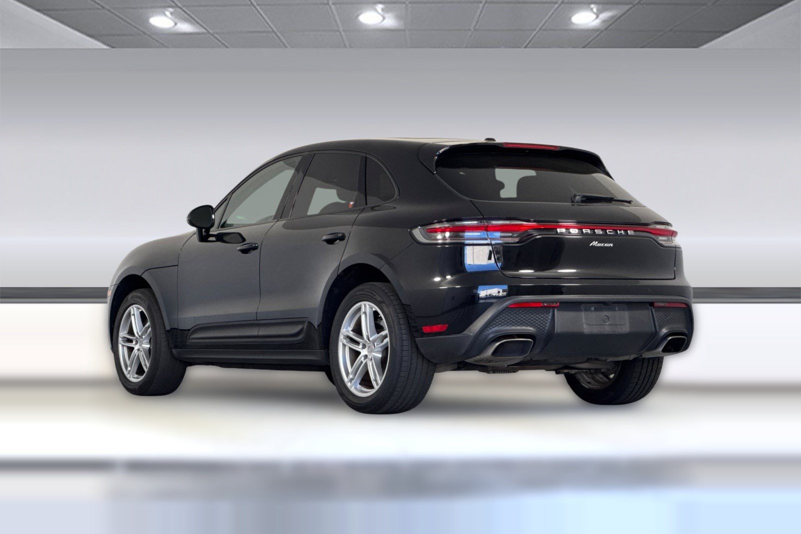 Used 2024 Porsche Macan AWD/4WD image 3