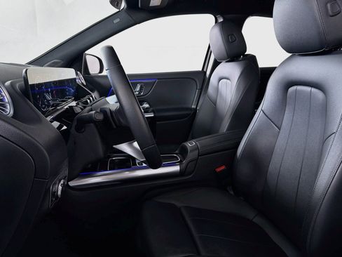 Certified 2025 Mercedes-Benz GLA 250 image 18