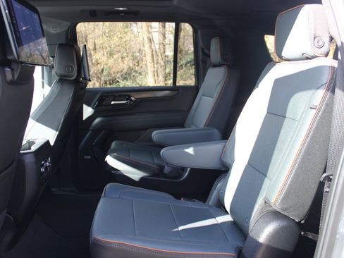 New 2025 GMC Yukon XL AT4 w/ AT4 Premium Plus Package image 29