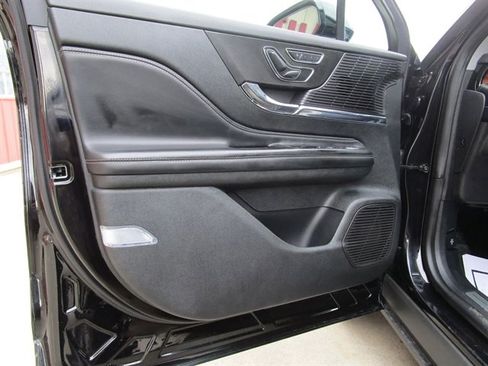 Used 2022 Lincoln Corsair Reserve w/ Equipment Group 201A image 10