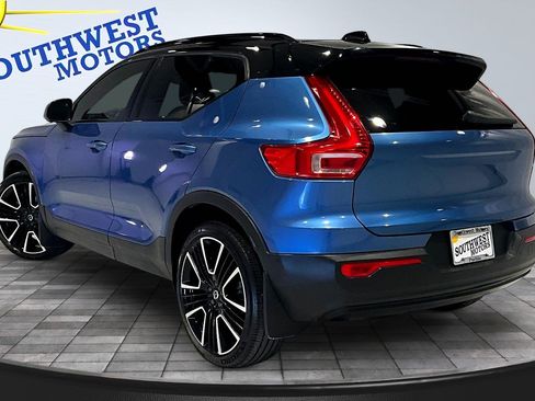 Used 2021 Volvo XC40 T5 R-Design w/ Advanced Package AWD/4WD image 5