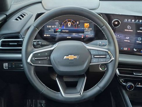 Used 2026 Chevrolet Traverse LT w/ Driver Confidence Package FWD image 13
