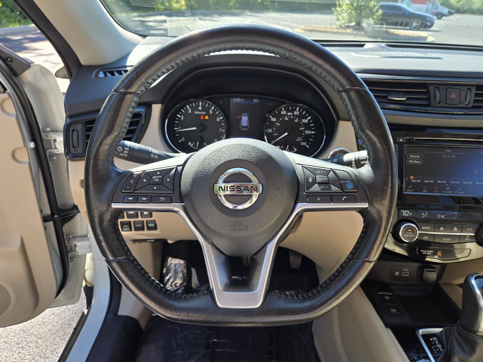 Used 2018 Nissan Rogue SL w/ Premium Package AWD/4WD image 17