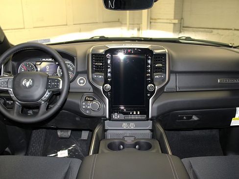 New 2026 RAM 1500 4x4 Crew Cab image 9