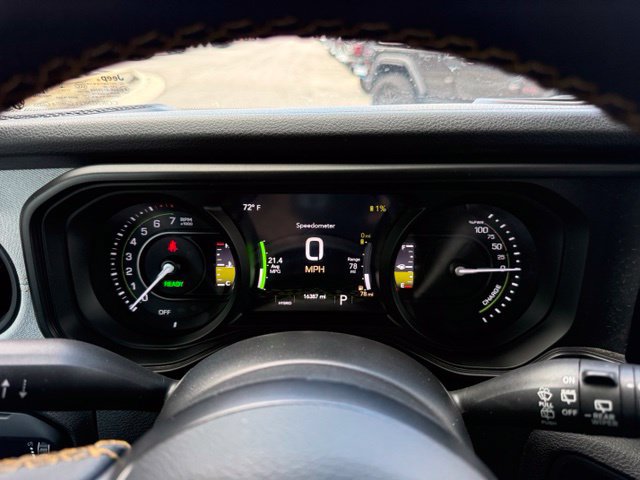 Used 2024 Jeep Wrangler Unlimited AWD/4WD image 17