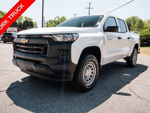 Used 2023 Chevrolet Colorado W/T RWD image 3