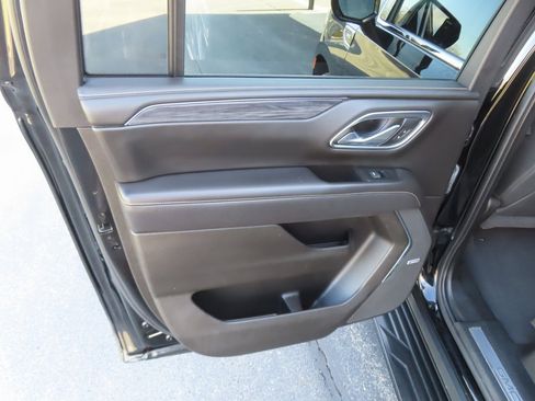 Used 2021 GMC Yukon XL SLT image 25