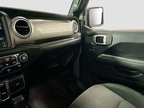 Used 2018 Jeep Wrangler Unlimited Sahara w/ Dual Top Group AWD/4WD image 23