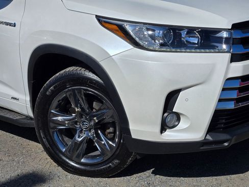 Used 2017 Toyota Highlander Limited Platinum w/ Carpet Mat Package AWD/4WD image 9