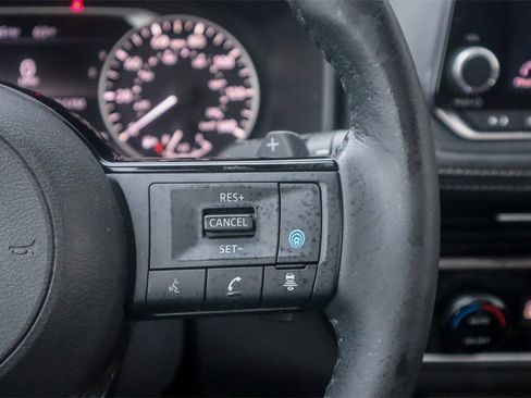 Used 2022 Nissan Rogue SV w/ SV Premium Package image 13