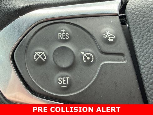 Used 2023 Chevrolet Traverse LT image 24