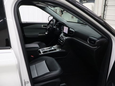 Used 2023 Ford Explorer XLT w/ Equipment Group 202A image 30