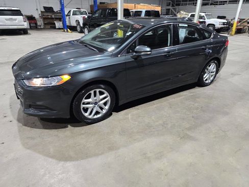 Used 2015 Ford Fusion SE FWD image 1