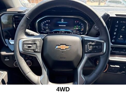 Used 2025 Chevrolet Silverado 2500 LT w/ Convenience Package image 5