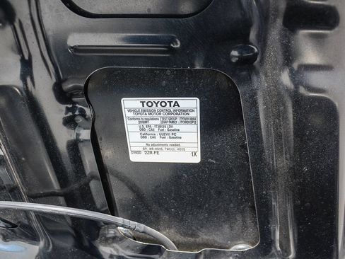 Used 2018 Toyota Corolla SE w/ Carpet Mat Package (TMS) FWD image 28