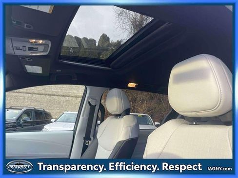 Used 2025 Toyota Sienna XSE image 21