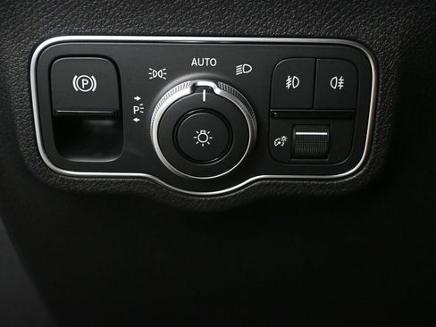New 2026 Mercedes-Benz GLB 250 image 9