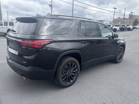 Used 2023 Chevrolet Traverse LT image 3