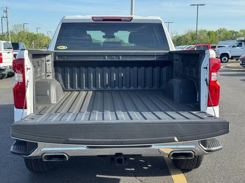 Used 2024 Chevrolet Silverado 1500 LT w/ Z71 Off-Road Package AWD/4WD image 4