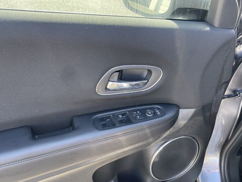 Used 2017 Honda HR-V EX image 18