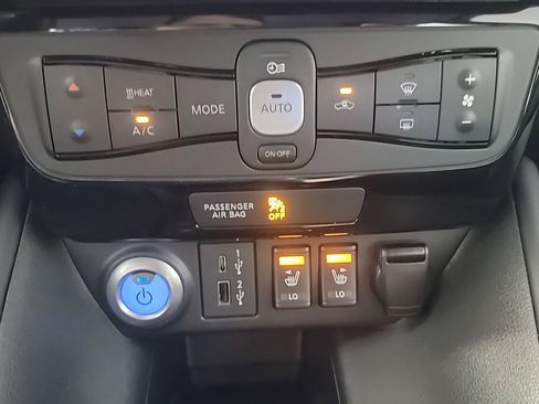 Used 2022 Nissan Leaf SV FWD image 28
