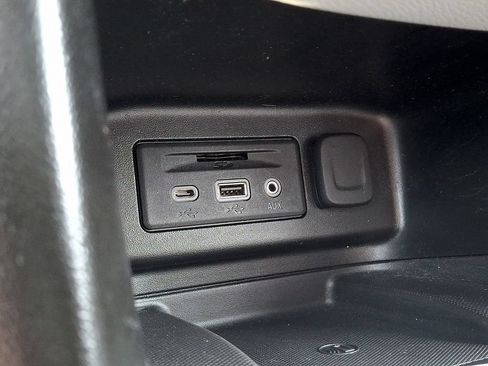 Certified 2019 Chevrolet Equinox Premier FWD image 23