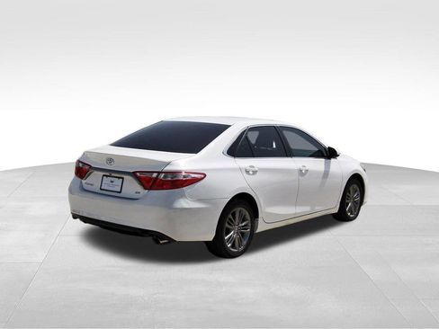 Used 2015 Toyota Camry SE FWD image 4