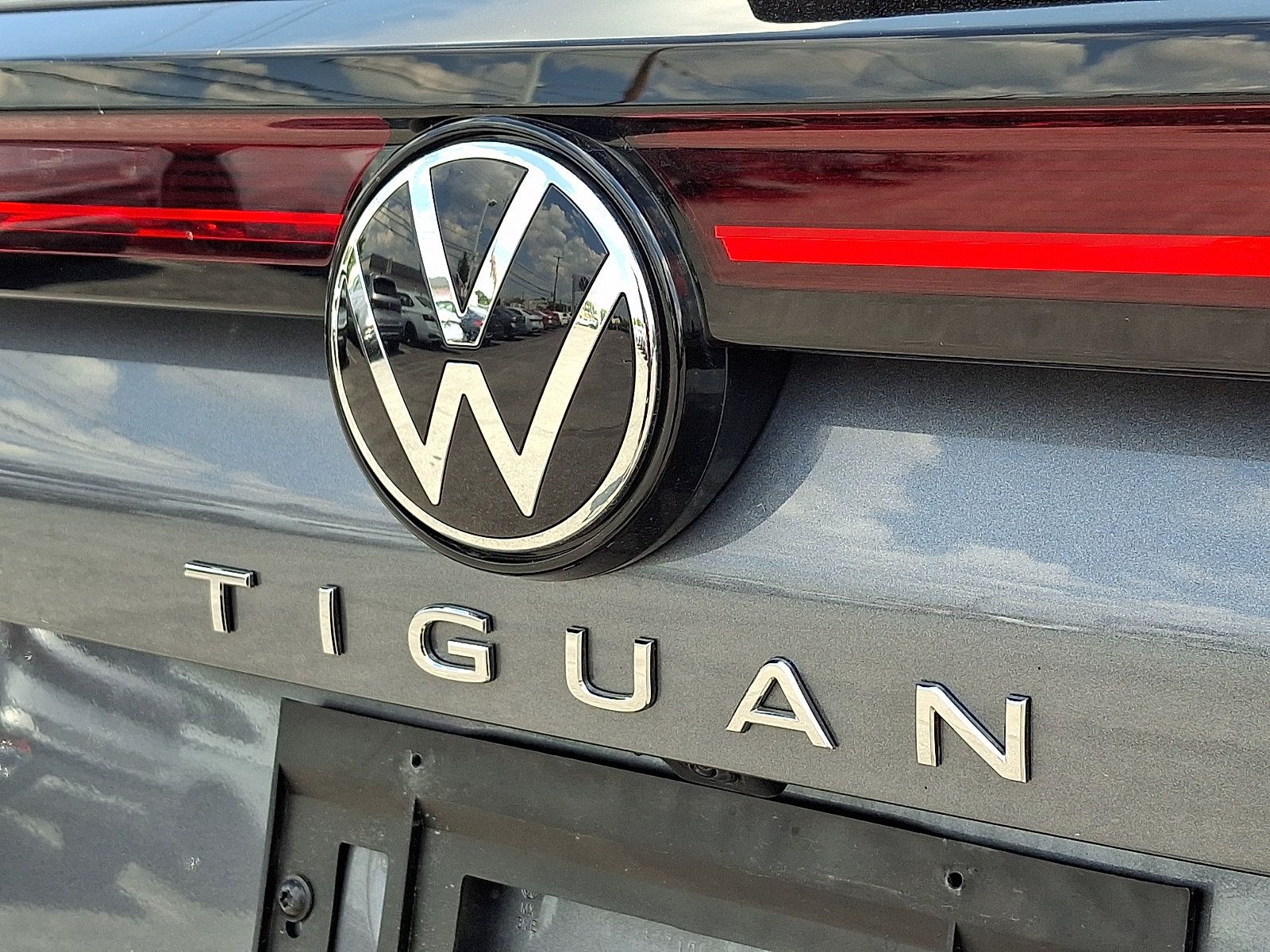 Used 2025 Volkswagen Tiguan S AWD/4WD image 31