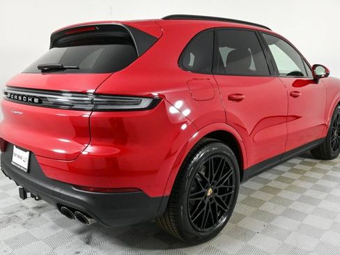 Used 2025 Porsche Cayenne image 4