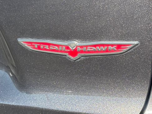 Used 2022 Jeep Cherokee Trailhawk w/ Comfort/Convenience Group AWD/4WD image 50