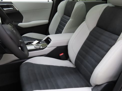 New 2025 Mitsubishi Outlander SE image 10