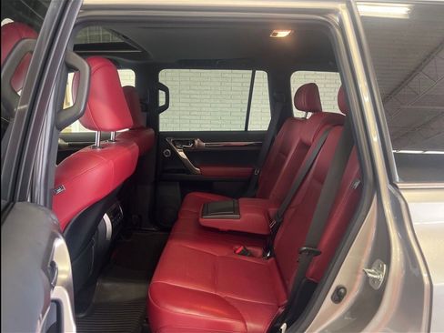 Used 2023 Lexus GX 460 Luxury w/ Accessory Package AWD/4WD image 13
